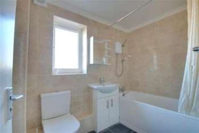  Image of 2 bedroom Flat to rent in Crusader Way Watford WD18 at Watford, WD18 6GP