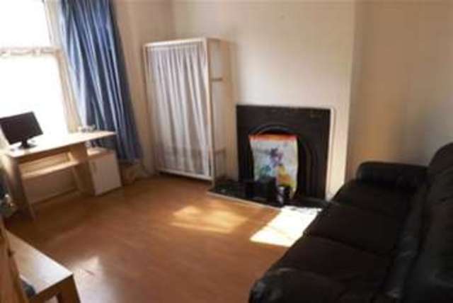  Image of 2 bedroom Detached house to rent in Somerset Road London E17 at London, E17 8QN