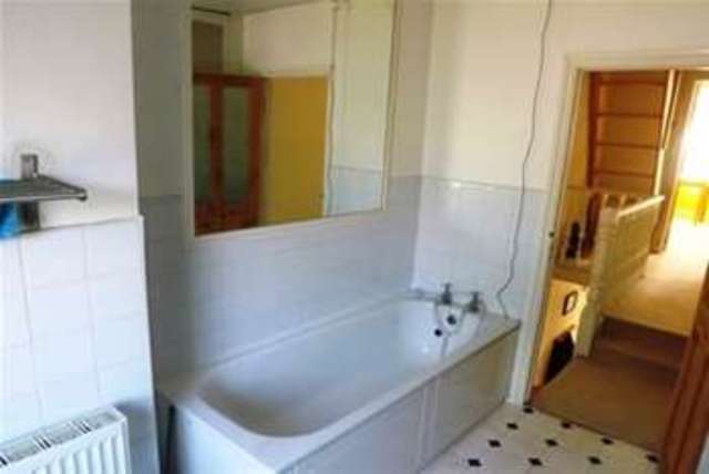  Image of 2 bedroom Detached house to rent in Somerset Road London E17 at London, E17 8QN