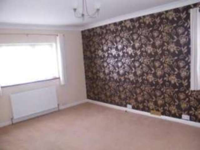  Image of 2 bedroom Maisonette for sale in Spring Park Road Croydon CR0 at Shirley Croydon Shirley, CR0 5EL