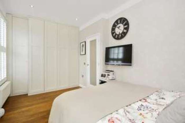  Image of 2 bedroom Maisonette to rent in St. Anns Road London W11 at St Anns Road  London, W11 4SR