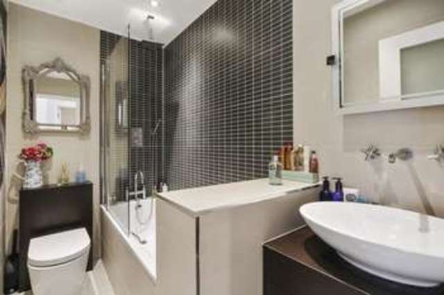  Image of 2 bedroom Maisonette to rent in St. Anns Road London W11 at St Anns Road  London, W11 4SR