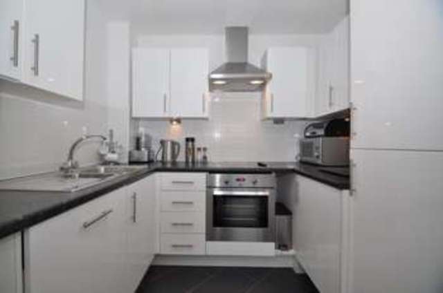  Image of 1 bedroom Flat to rent in High Street Colliers Wood Colliers Wood London SW19 at 3 High Street Colliers Wood Colliers Wood Colliers Wood, SW19 2BF