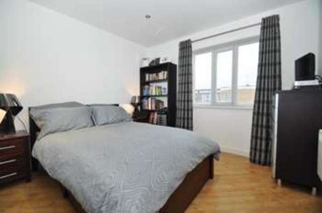  Image of 1 bedroom Flat to rent in High Street Colliers Wood Colliers Wood London SW19 at 3 High Street Colliers Wood Colliers Wood Colliers Wood, SW19 2BF