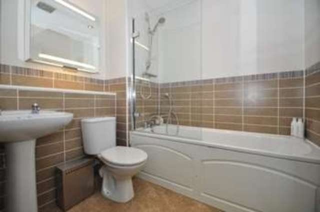  Image of 1 bedroom Flat to rent in High Street Colliers Wood Colliers Wood London SW19 at 3 High Street Colliers Wood Colliers Wood Colliers Wood, SW19 2BF