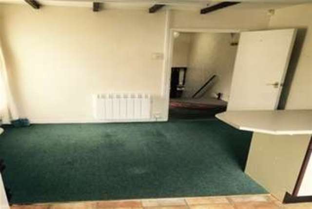  Image of 2 bedroom Flat to rent in Grenville Road Plymouth PL4 at Plymouth, PL4 9QD