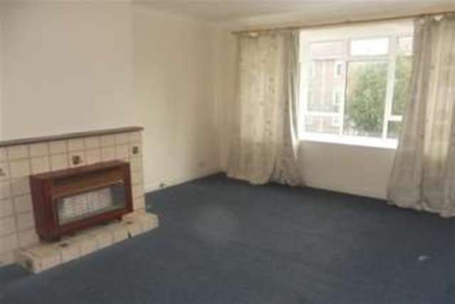  Image of 3 bedroom Flat to rent in Magdalen Road Exeter EX2 at Exeter, EX2 4TA