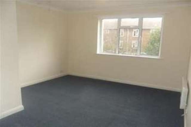  Image of 3 bedroom Flat to rent in Magdalen Road Exeter EX2 at Exeter, EX2 4TA