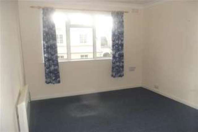  Image of 3 bedroom Flat to rent in Magdalen Road Exeter EX2 at Exeter, EX2 4TA