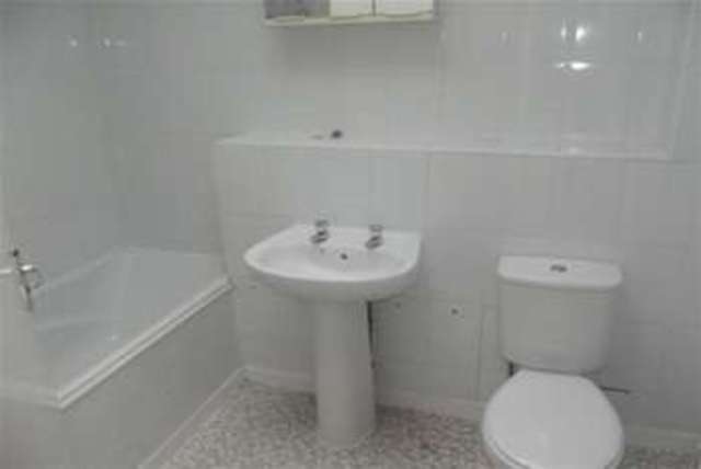  Image of 3 bedroom Flat to rent in Magdalen Road Exeter EX2 at Exeter, EX2 4TA