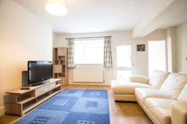  Image of 1 bedroom Flat to rent in Suffolk Square Cheltenham GL50 at Cheltenham Gloucestershire, GL50 2DR