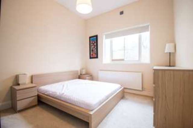  Image of 1 bedroom Flat to rent in Suffolk Square Cheltenham GL50 at Cheltenham Gloucestershire, GL50 2DR