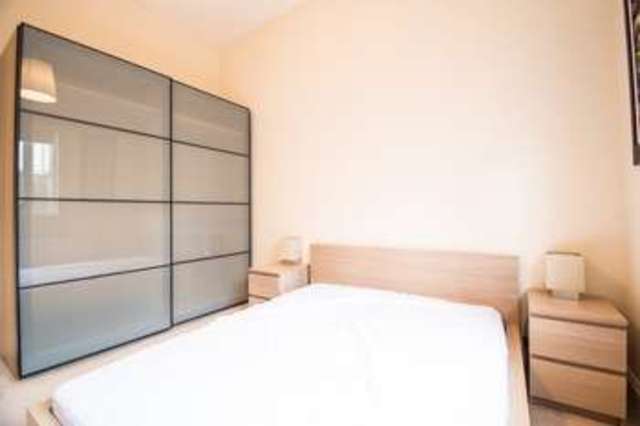  Image of 1 bedroom Flat to rent in Suffolk Square Cheltenham GL50 at Cheltenham Gloucestershire, GL50 2DR