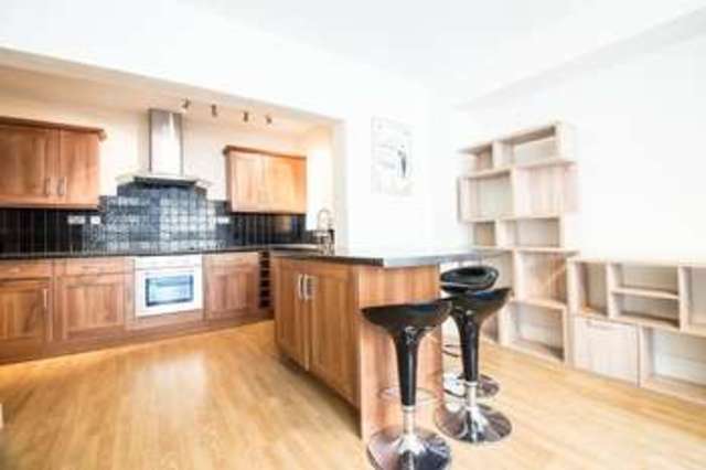  Image of 1 bedroom Flat to rent in Suffolk Square Cheltenham GL50 at Cheltenham Gloucestershire, GL50 2DR