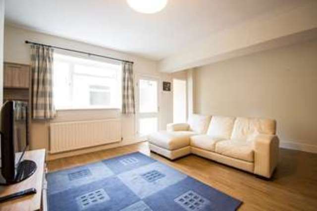  Image of 1 bedroom Flat to rent in Suffolk Square Cheltenham GL50 at Cheltenham Gloucestershire, GL50 2DR