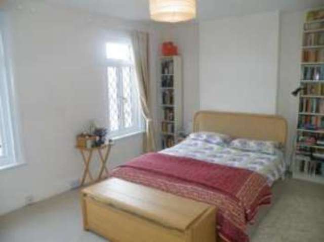  Image of 3 bedroom Semi-Detached house for sale in Worthington Road Tolworth Surbiton KT6 at Surbiton  Tolworth, KT6 7RU