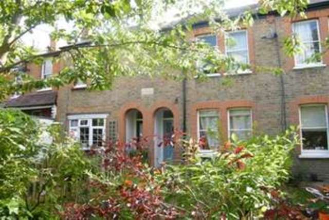  Image of 2 bedroom Terraced house to rent in Grove Footpath Surbiton KT5 at Surbiton, KT5 8AT