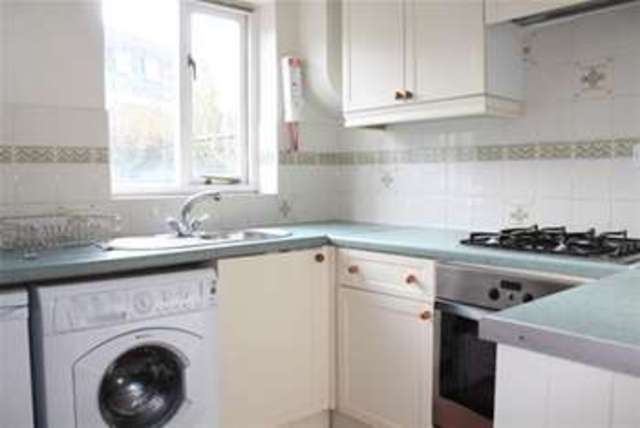  Image of 2 bedroom Terraced house to rent in Grove Footpath Surbiton KT5 at Surbiton, KT5 8AT