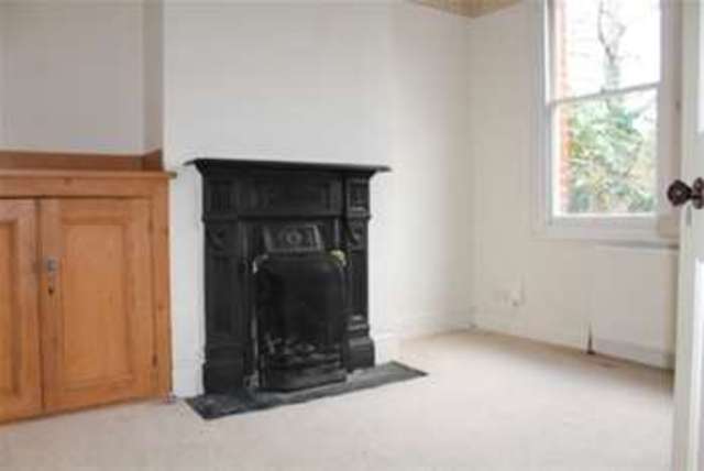  Image of 2 bedroom Terraced house to rent in Grove Footpath Surbiton KT5 at Surbiton, KT5 8AT