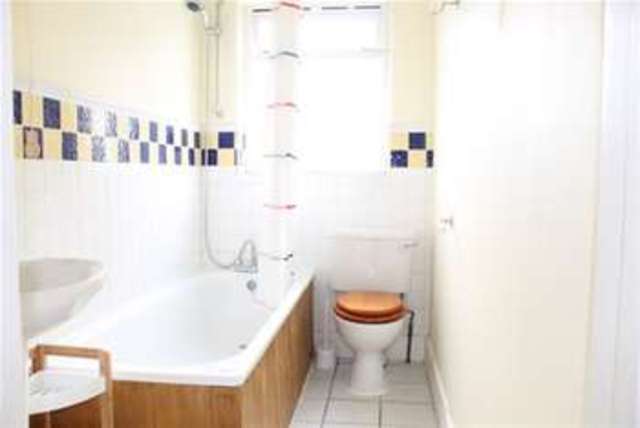  Image of 2 bedroom Terraced house to rent in Grove Footpath Surbiton KT5 at Surbiton, KT5 8AT