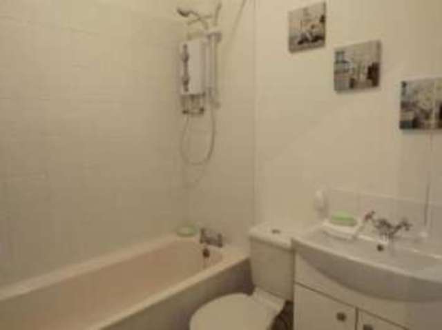  Image of 1 bedroom Flat for sale in Drewry Court Uttoxeter New Road Derby DE22 at Drewry Court Derby Kedleston, DE22 3XH