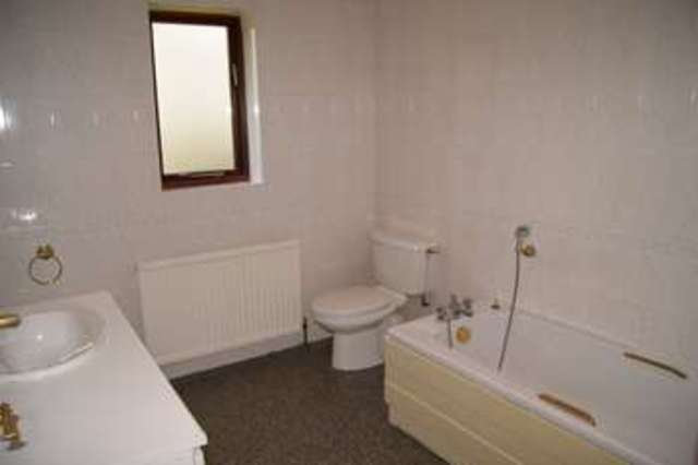  Image of 4 bedroom Bungalow to rent in The Balk Walton Wakefield WF2 at Walton Wakefield Walton, WF2 6JZ