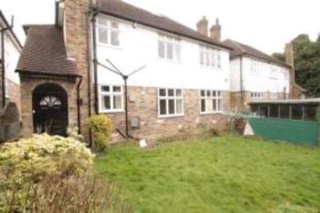  Image of 2 bedroom Flat for sale in The Knoll Beckenham BR3 at Beckenham  Beckenham, BR3 5JW