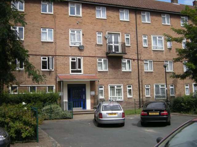  Image of 1 bedroom Flat for sale in Thornhill Gardens London E10 at Thornhill Gardens Leyton London, E10 5EN