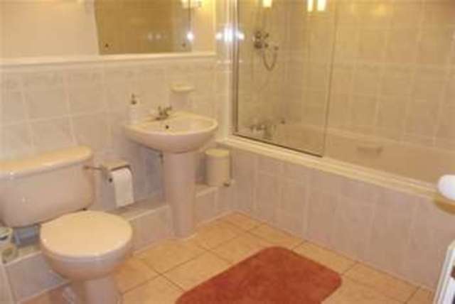 Image of 2 bedroom Flat to rent in Oakleigh Park North London N20 at London, N20 9AQ