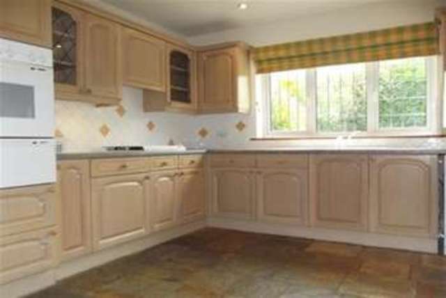  Image of 4 bedroom Detached house to rent in Tolmers Road Cuffley Potters Bar EN6 at Potters Bar, EN6 4JP