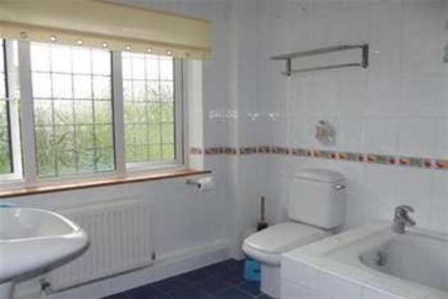  Image of 4 bedroom Detached house to rent in Tolmers Road Cuffley Potters Bar EN6 at Potters Bar, EN6 4JP
