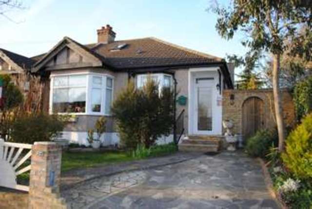  Image of 2 bedroom Bungalow for sale in Vaughan Avenue Hornchurch RM12 at Hornchurch, RM12 6SL