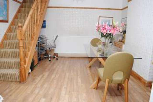  Image of 2 bedroom Bungalow for sale in Vaughan Avenue Hornchurch RM12 at Hornchurch, RM12 6SL