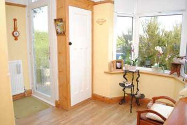  Image of 2 bedroom Bungalow for sale in Vaughan Avenue Hornchurch RM12 at Hornchurch, RM12 6SL