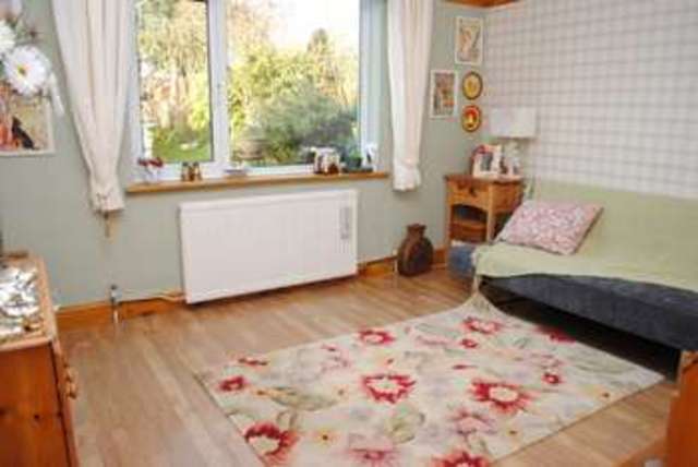  Image of 2 bedroom Bungalow for sale in Vaughan Avenue Hornchurch RM12 at Hornchurch, RM12 6SL