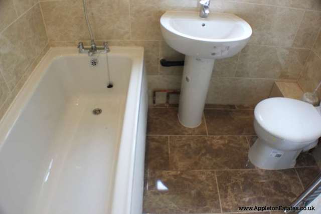  Image of 1 bedroom House Share to rent in Waddon Park Avenue Waddon Croydon CR0 at Waddon Park Avenue  Croydon, CR0 4LW