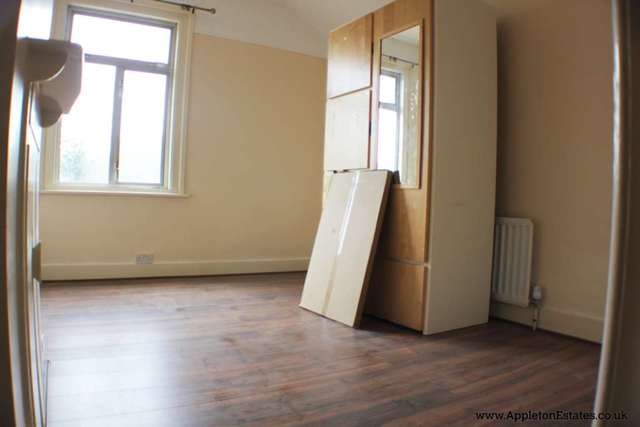  Image of 1 bedroom House Share to rent in Waddon Park Avenue Waddon Croydon CR0 at Waddon Park Avenue  Croydon, CR0 4LW