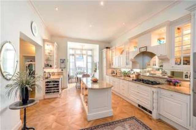 Image of 4 bedroom Flat for sale in Warwick Square London SW1V at London  Vauxhall Bridge, SW1V 2AA