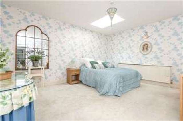  Image of 4 bedroom Flat for sale in Warwick Square London SW1V at London  Vauxhall Bridge, SW1V 2AA