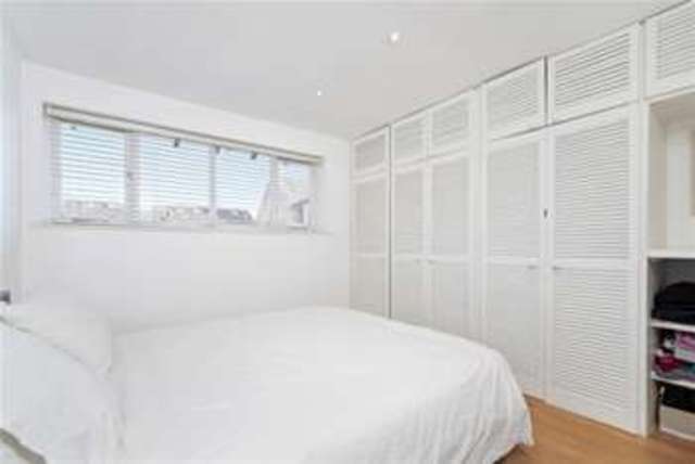  Image of 1 bedroom Flat to rent in Wesley Square London W11 at London, W11 1TS