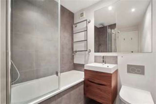  Image of 1 bedroom Flat to rent in Wesley Square London W11 at London, W11 1TS