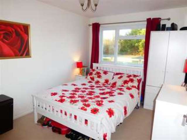  Image of 1 bedroom Flat for sale in West Avenue Worthing BN11 at Worthing West Sussex Worthing, BN11 5LZ
