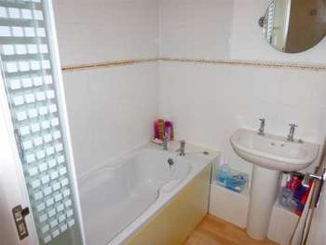  Image of 1 bedroom Flat for sale in West Avenue Worthing BN11 at Worthing West Sussex Worthing, BN11 5LZ