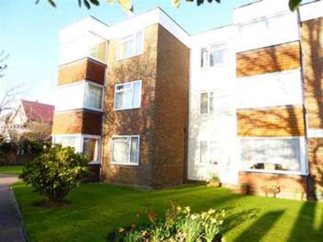  Image of 1 bedroom Flat for sale in West Avenue Worthing BN11 at Worthing West Sussex Worthing, BN11 5LZ