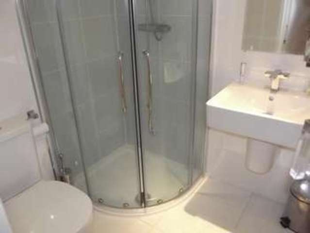  Image of 2 bedroom Flat to rent in Kings Avenue Parkstone Poole BH14 at Poole, BH14 9QQ