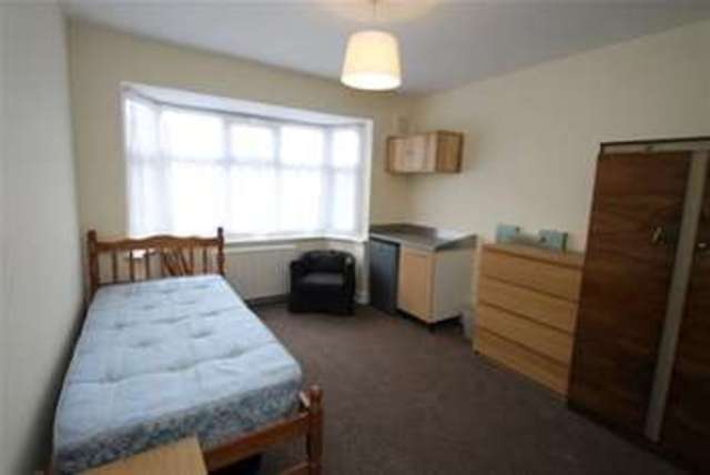  Image of 1 bedroom Detached house to rent in Westdown Road London SE6 at London, SE6 4RL