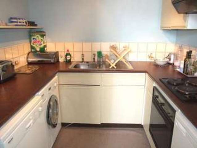  Image of 2 bedroom Flat to rent in Wellington Court Weymouth DT4 at Weymouth, DT4 8UA