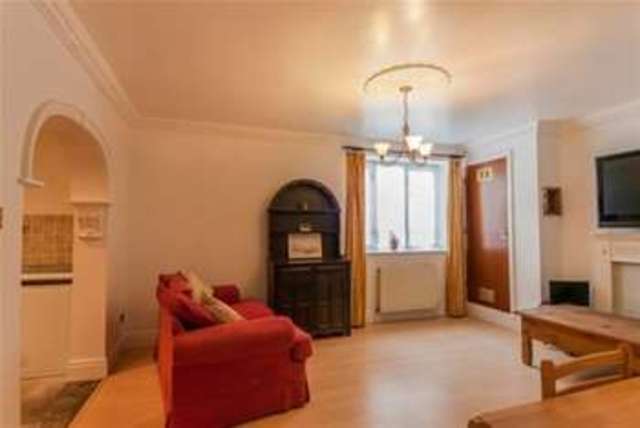  Image of 2 bedroom Flat to rent in The Esplanade Weymouth DT4 at Weymouth, DT4 7AT