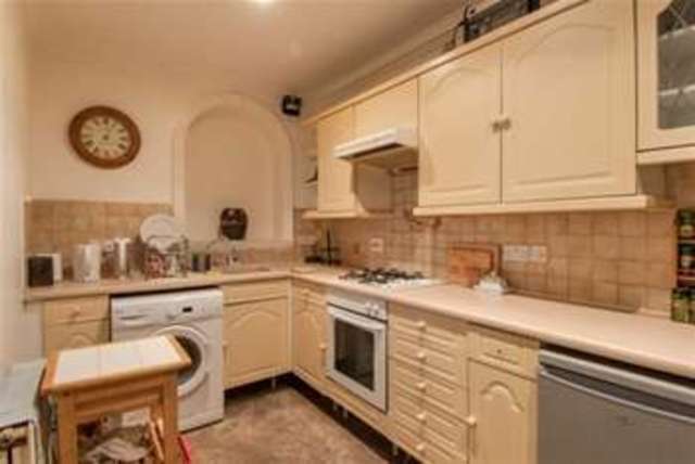  Image of 2 bedroom Flat to rent in The Esplanade Weymouth DT4 at Weymouth, DT4 7AT