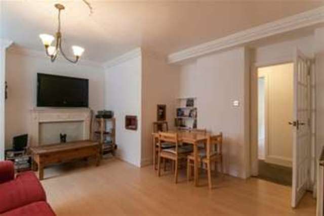  Image of 2 bedroom Flat to rent in The Esplanade Weymouth DT4 at Weymouth, DT4 7AT